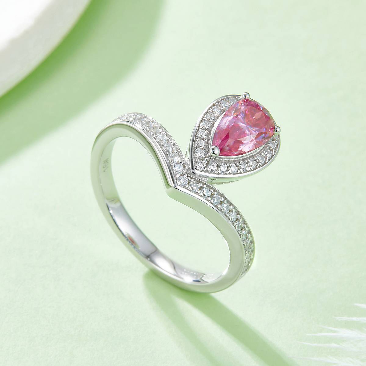 V-shaped Tiger Edge Water Drop S925 Silver Plated Platinum Colored Moissanite Diamond Women's Ring 1 Carat D-Class